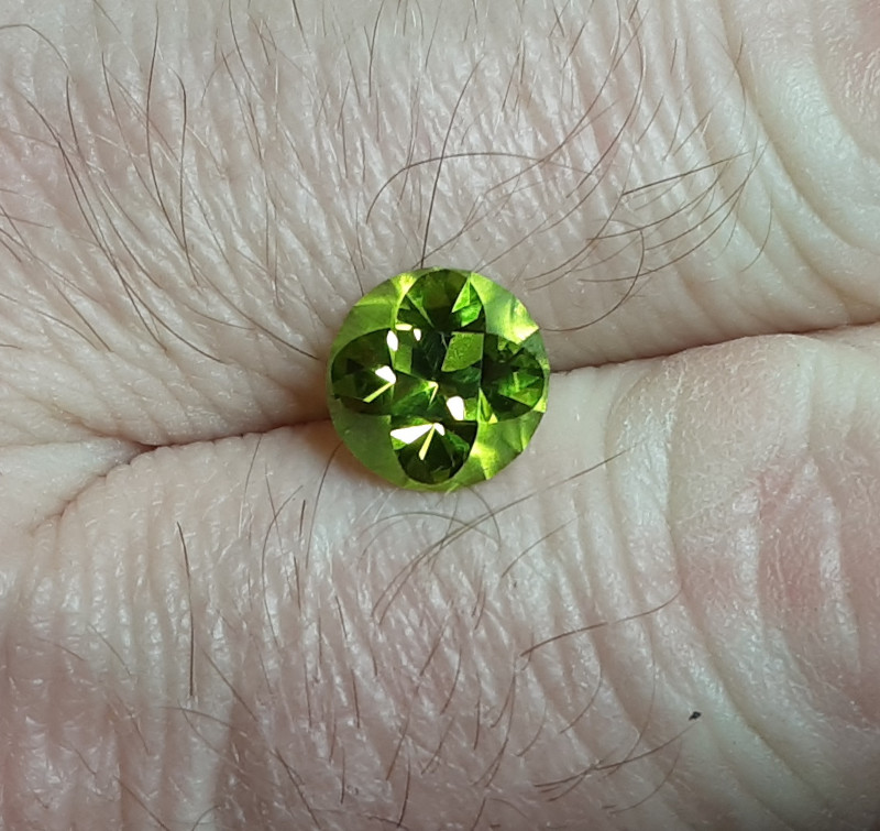 Precision faceted green sapphire